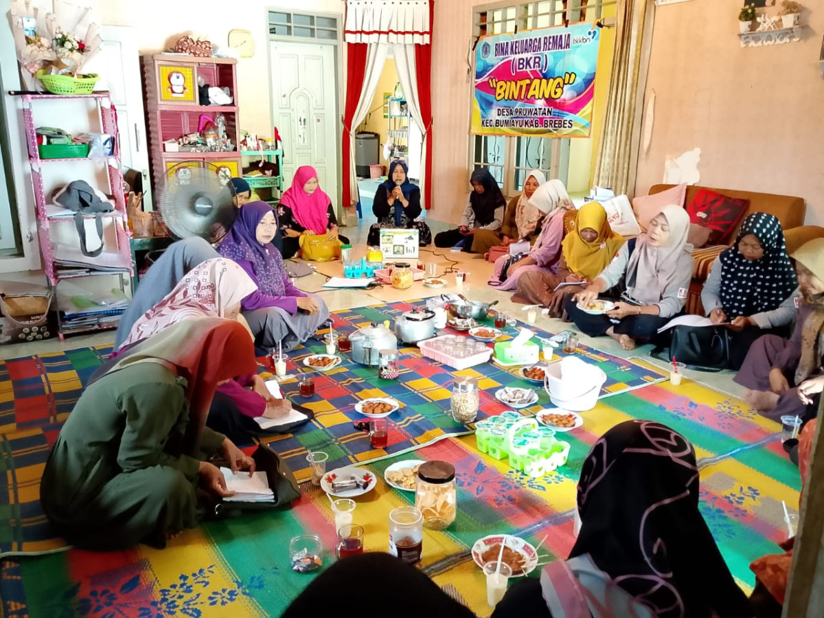 Penyampaian materi oleh PPKBD Pruwatan
