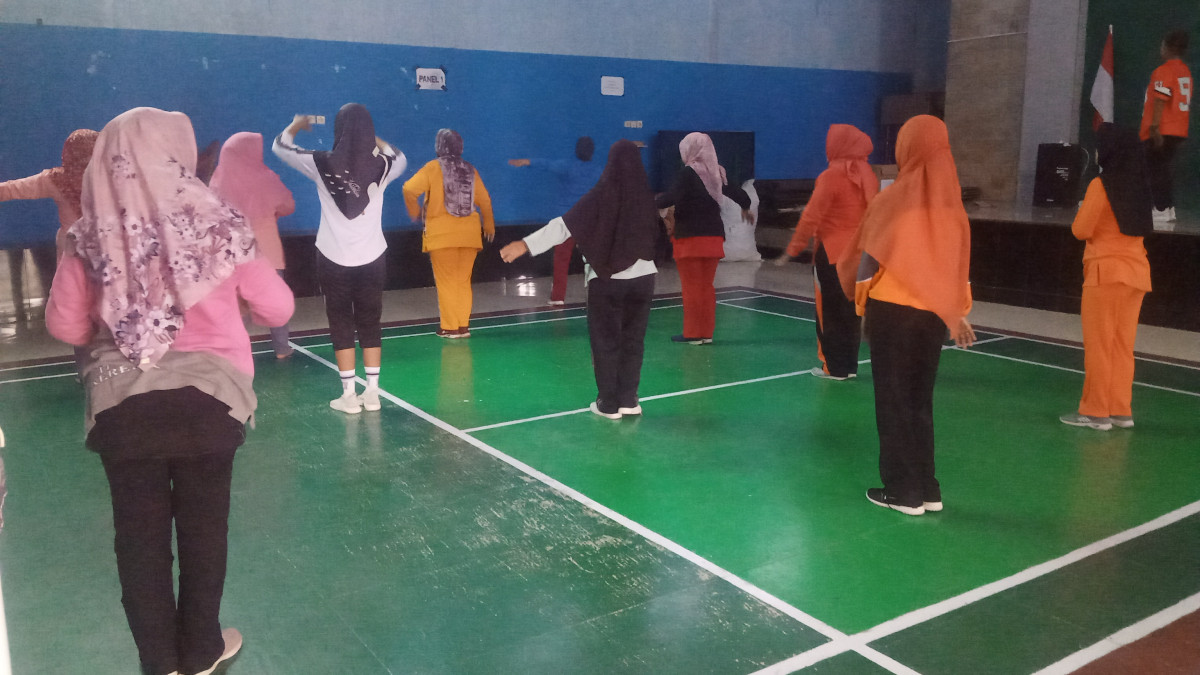 senam bersama warga pesantunan