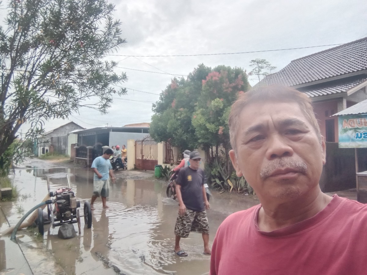 kerja bakti lingkungan RW 06