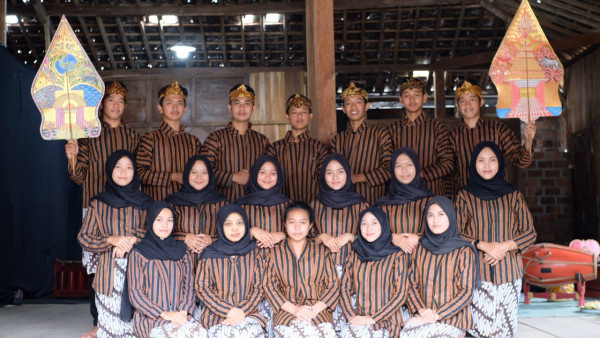 Kemitraan PIK Remaja Kencana dengan Pokdarwis melalui kegiatan Gamelan