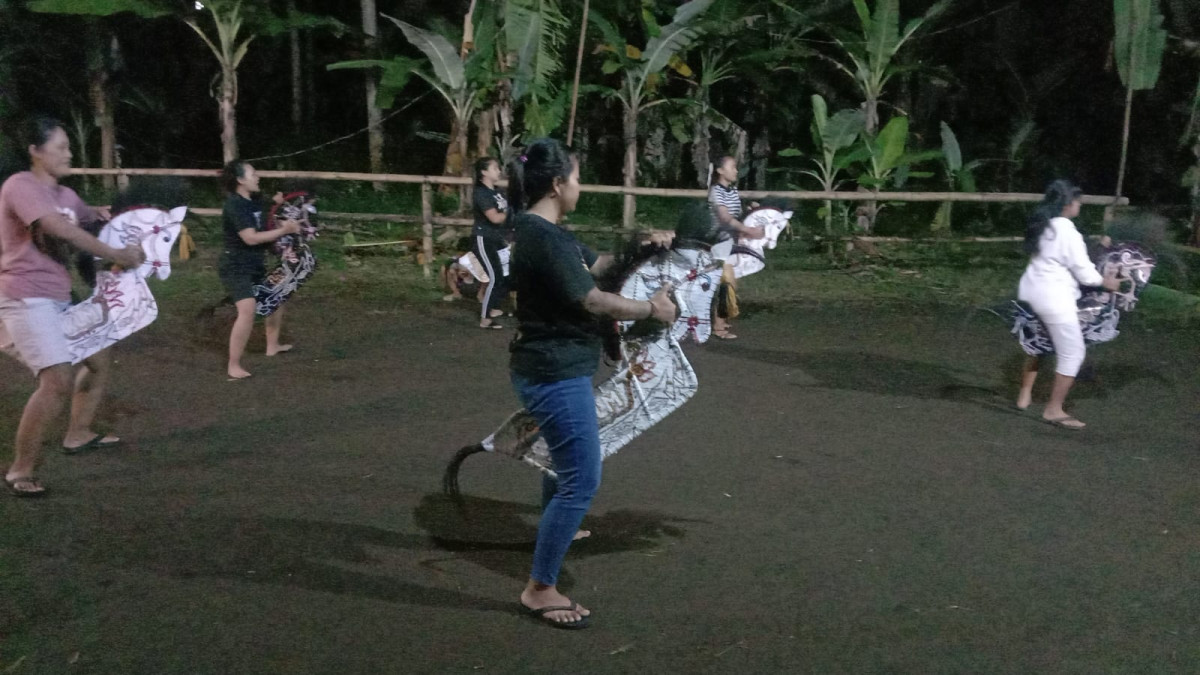 melestarikan Budaya seni jaran kepang