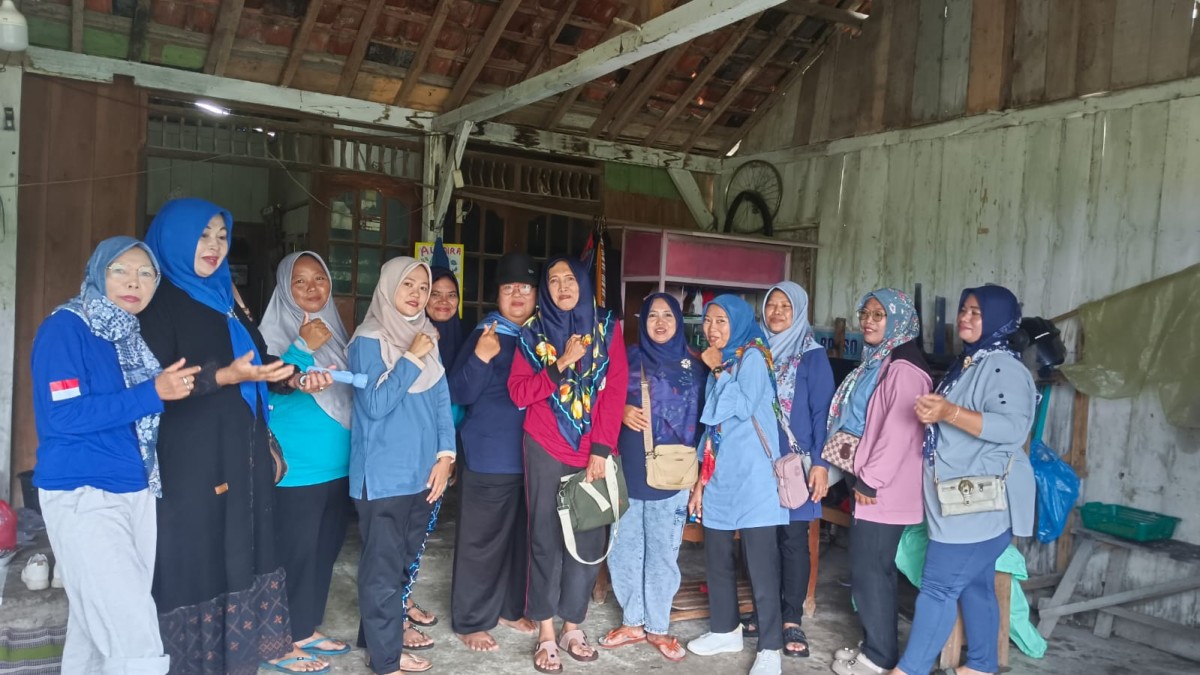 pendampingan kegiatan pemberantasan sarang nyamuk di RW 1