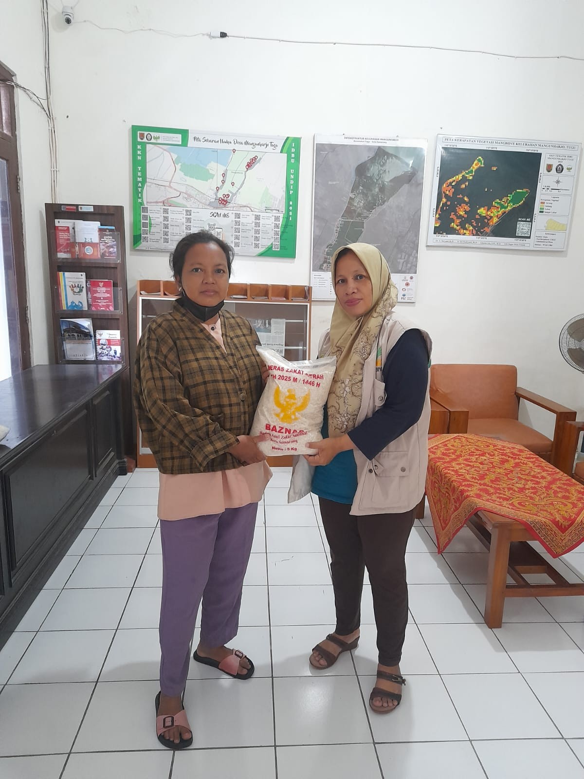 Distribusi beras dari Baznas untuk keluarga kpm disabilitas