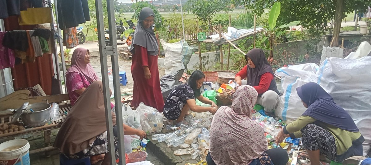 pilah sampah Rt 04 Rw 04