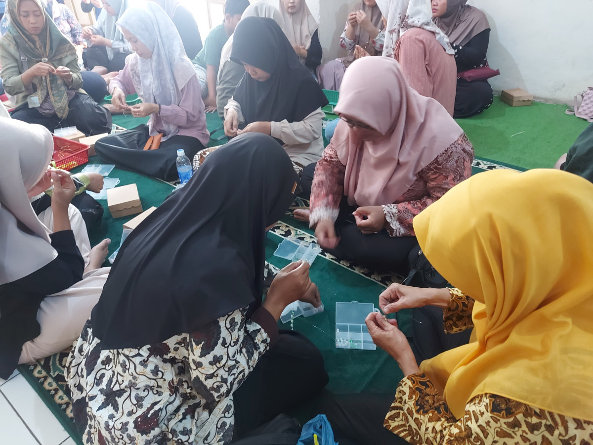 Pelatihan Pembuatan Cinderamata Kelurahan Medono