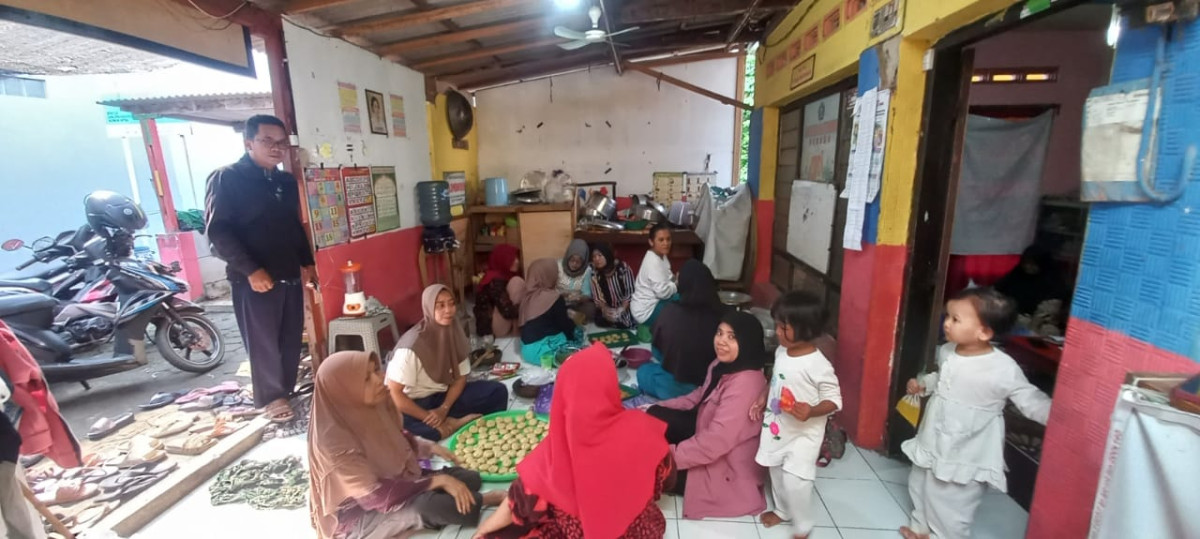 Kegiatan Memasak PMT di Dapur DASHAT