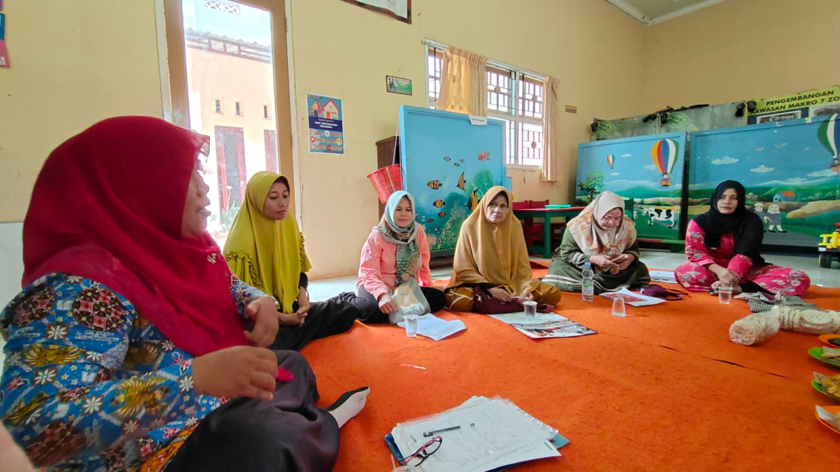 Pertemuan Rutin IMP (PPKBD, Sub PPKBD, Kelopok KB) dalam mendukung Program Bangga Kencana di Kuripan Yosorejo