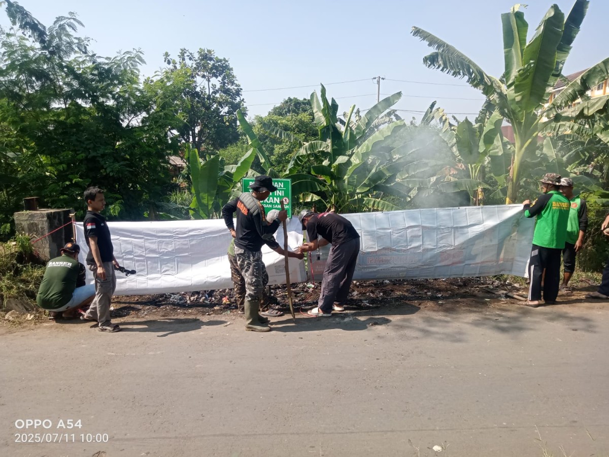 Sinergi Pemuda Kuripan Yosorejo dalam Kegiatan Bersih Kali