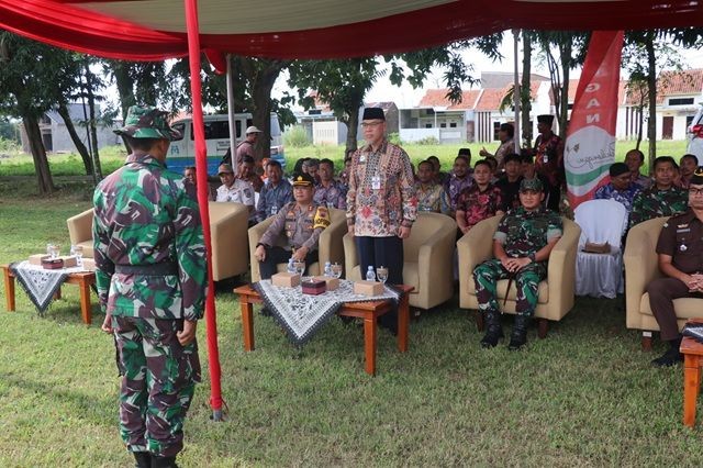 Upacara Pembukaan TNI Manunggal Membangun Desa (TMMD) Sengkuyung Tahap I di Kota Pekalongan