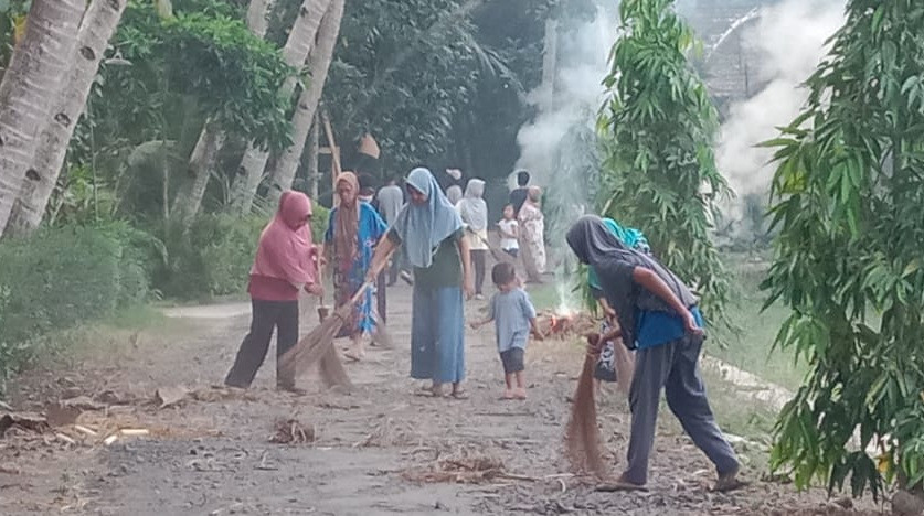 Kerja Bakti Warga Padukuhan Karang