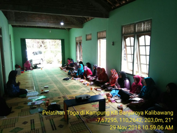 PELATIHAN PENGELOLAAN TANAMAN OBAT KELUARGA DI KAMPUNG KB