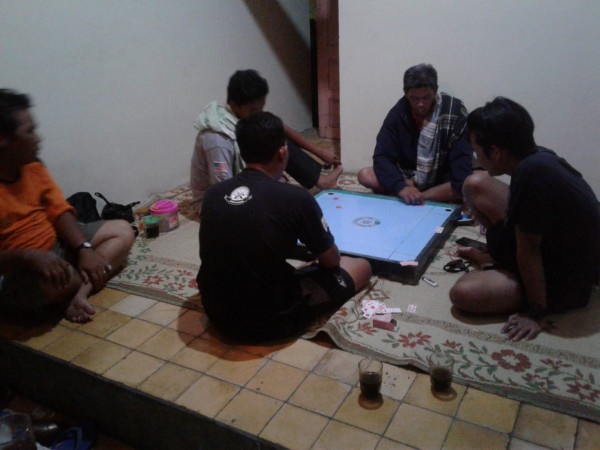 Permainan Karambol sebagai pendukung kegiatan