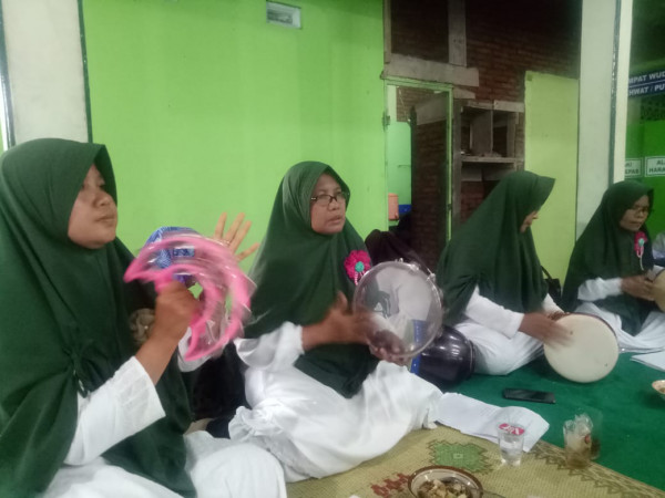 Seksi Keagamaan, Pengajian Izzatul Muslimah di Padukuhan Tiyasan