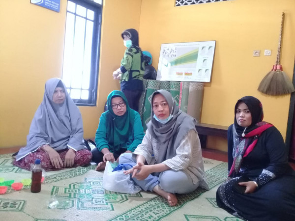 kegiatan KWT, Agawe Asri pertemuan membuat sabun dari minyak jlantah di padukuhan DERO