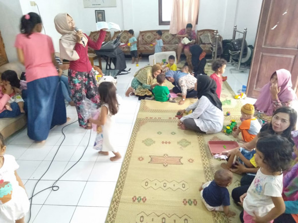 seksi pendidikan, posyandu balita di RW 55 Padukuhan Gandok (pemberian vitamin A)