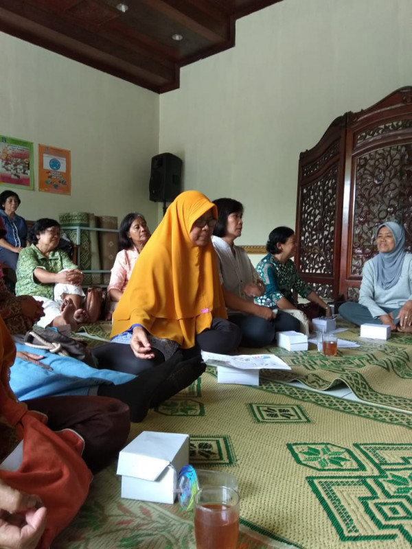 Seksi Kesehatan, kegiatan cek Gula darah,  hb, Tekanandarah, untuk warga RT 05 & RT06 