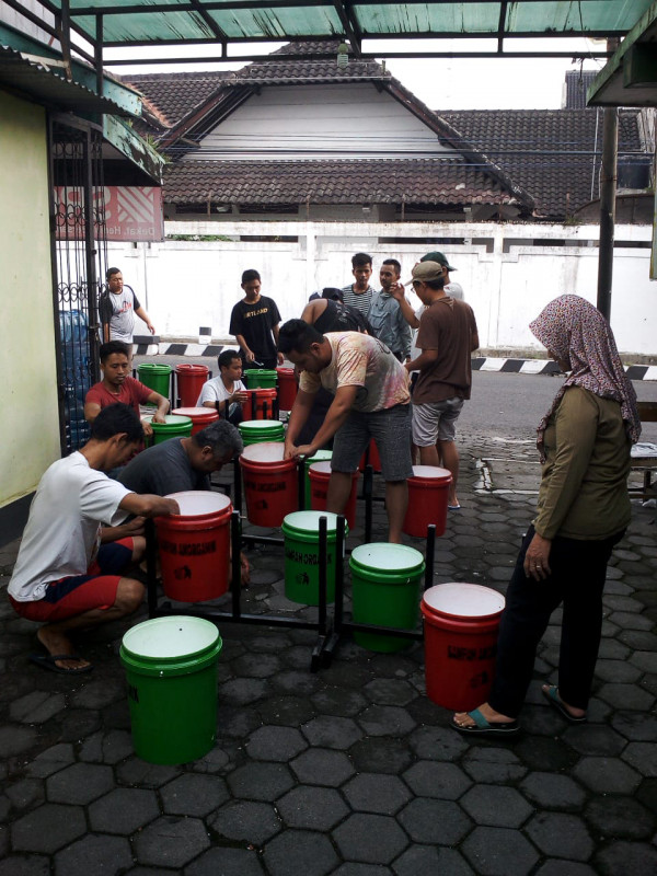 seksi lingkungan, Kerja bakti pemasangan tempat sampah dijln gondang raya padukuhan pikgondang