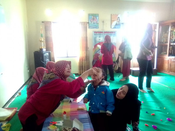 seksi kesehatan Posyandu balita ,di balai RW,, Babadan Baru