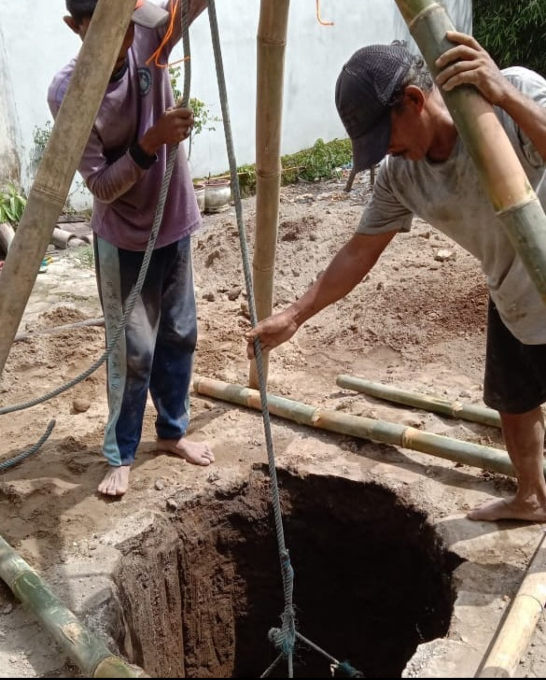Guyub rukun warg rt 1 rw3 pembuatan sumur resapan 3 titik di gang Buntu