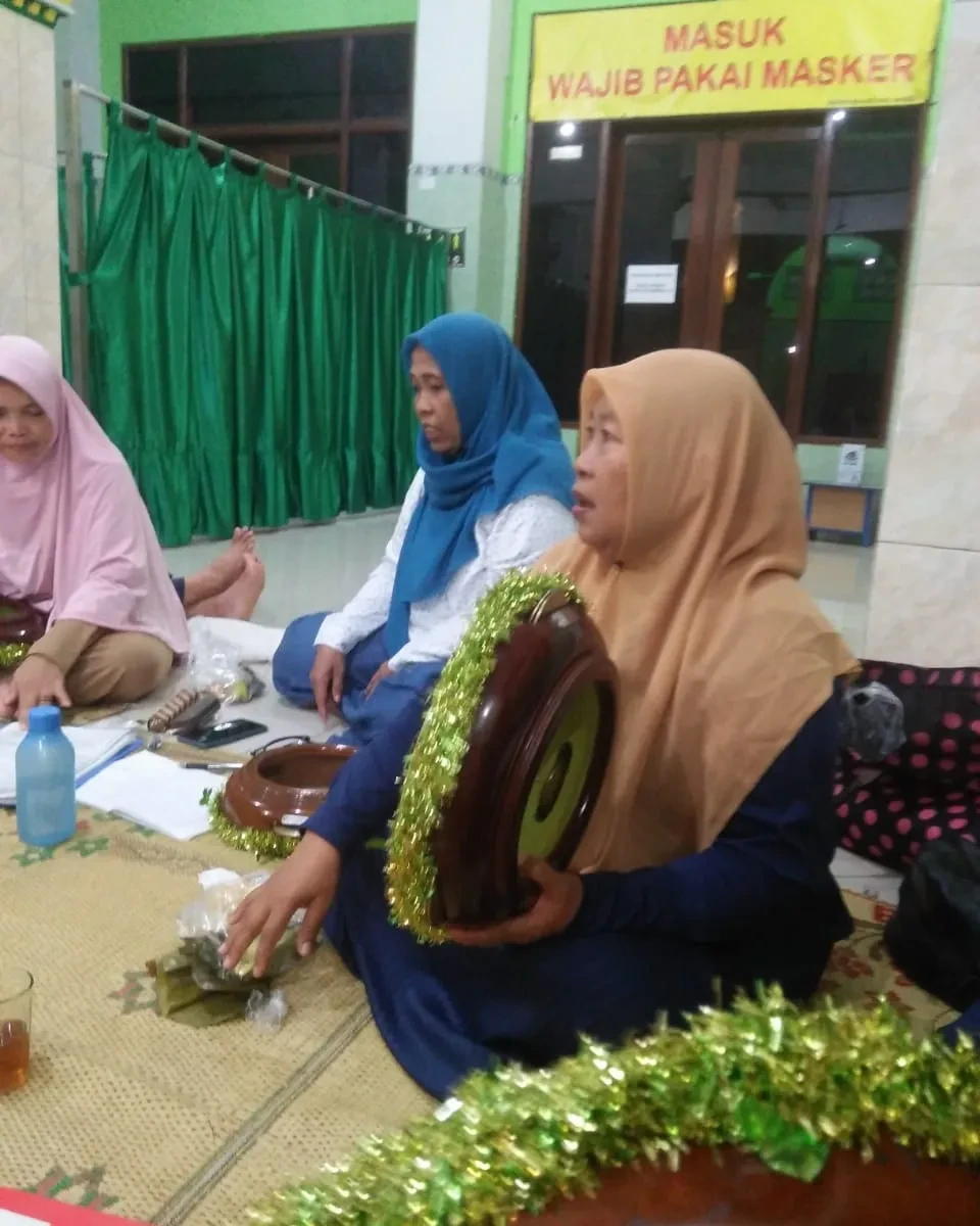 Latihan hadroh pd: Hari: jum'at Tgl: 30 September 2022 Jm : 20.00- 22.00 Tempat : Serambi masjid Ash Shobar Soropadan rw 36 pad Soropadan