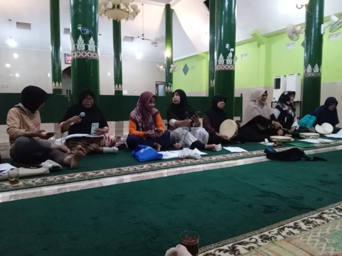 Latihan hadroh  Mar'atus  sholekah  kayen  senin tgl  30 januari 2023 jsm 20.00 sd 22.00 di masjid  nurul hidayah kayen