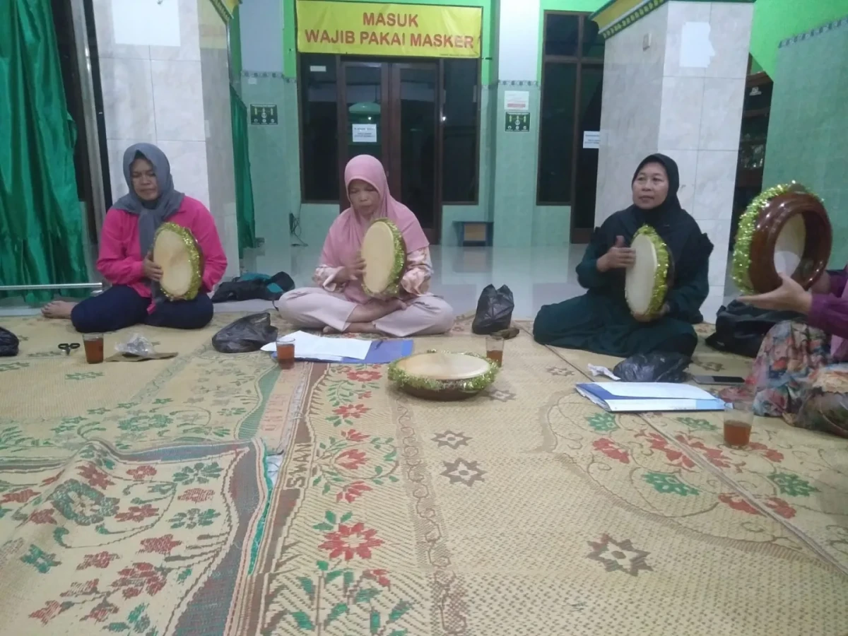 Latihan hadroh pada:  Hari : Minggu  Tgl: 29 Jan 2023  Jm : 20.00- 22.00 Tempat : Serambi Masjid Ash - Shobar Soropadan pad Soropadan