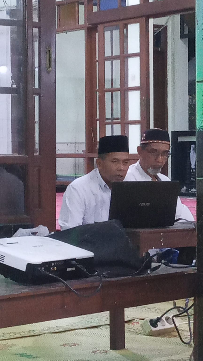 Rapat evaluasi penyembelihan hewan Qurban dan pembubaran Panitia Idul Adha di padukuhan Manukan