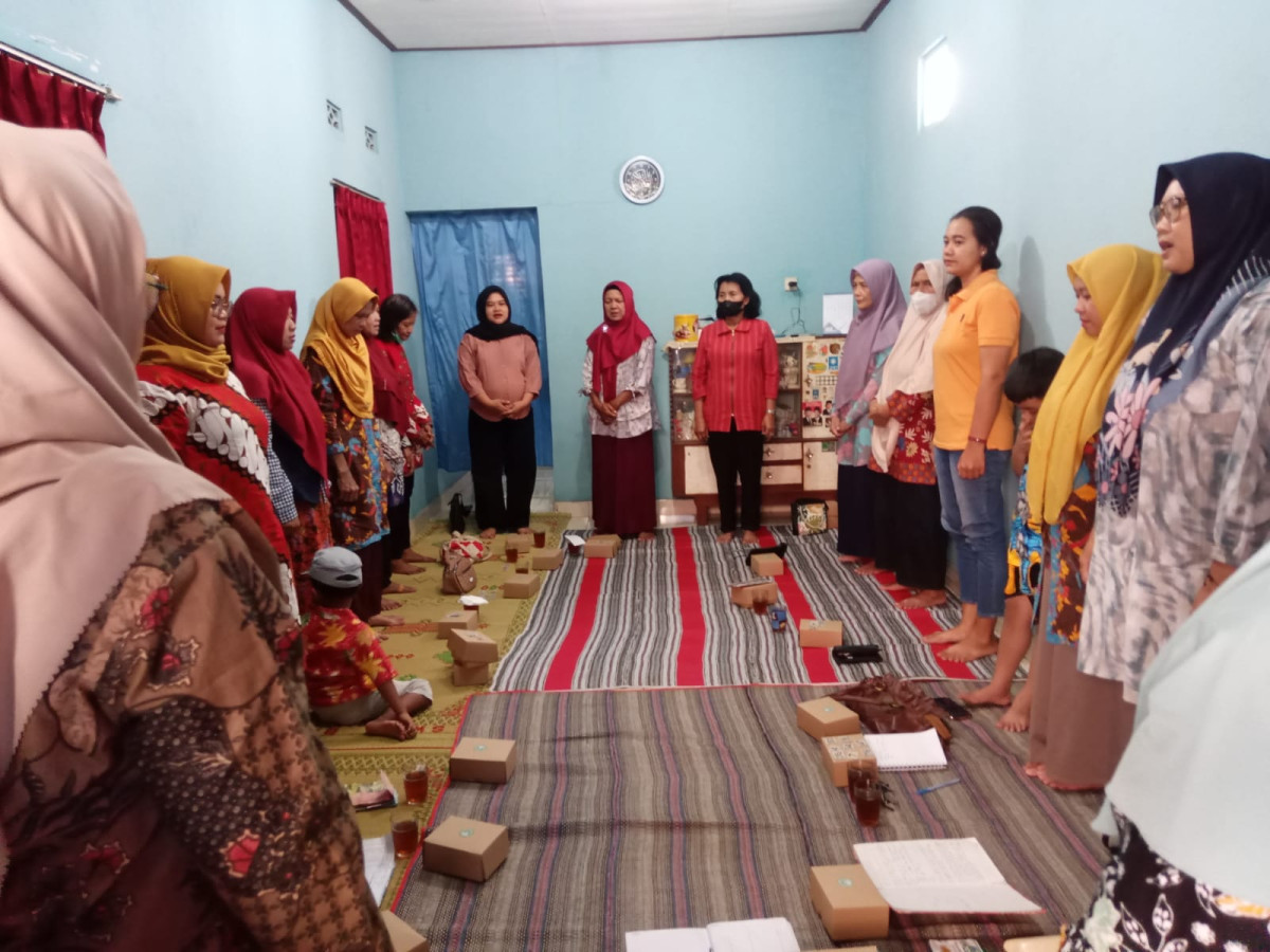 Arisan dan pertemuan Ibu-Ibu RT08 RW 45 Padukuhan Kayen
