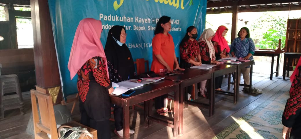 Arisan dan Pertemuan PKK RW 43 Padukuhan Kayen.