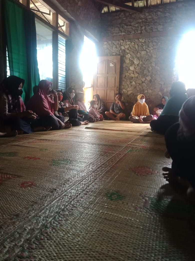 Menjenguk Warga Jontro yang Sedang Sakit