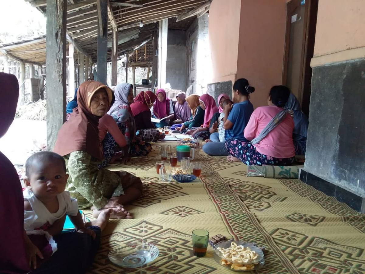 Arisan Ibu-ibu PKK RT. 06 RW. 15 Padukuhan Kalinongko Lor