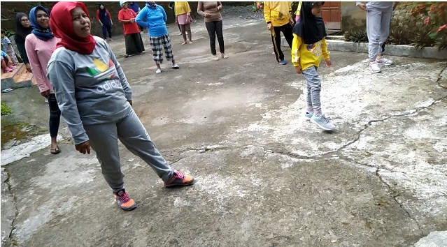 Senam Sehat Warga Padukuhan Kalinongko Lor