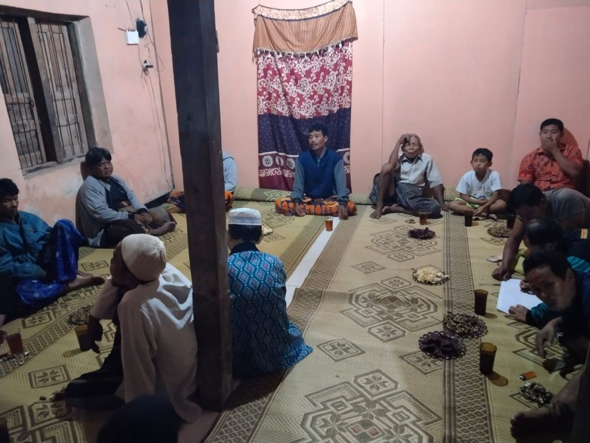Arisan Bapak-bapak RT 006 Padukuhan Kalinongko Lor