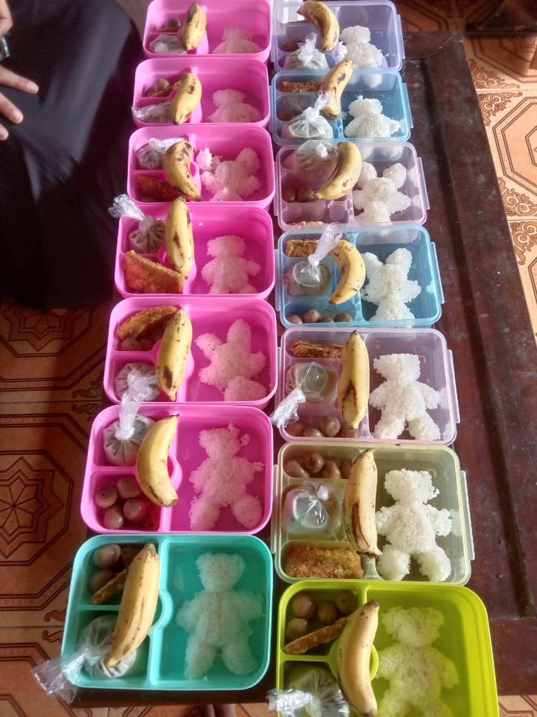 DASHAT (Dapur Sehat Atasi Stunting) berupa pemberian PMT kpd balita di Posyandu Pepaya, Padukuhan Kaliniongko Lor