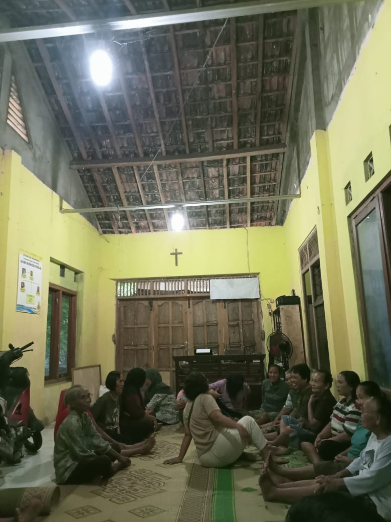 Menjenguk orang Yang sedang sakit di padukuhan Jali