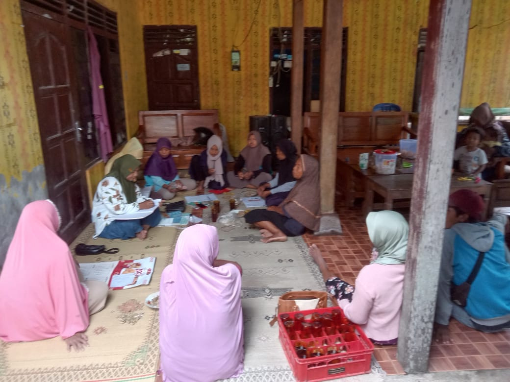 Arisan Ibu-ibu PKK RW 15 Padukuhan Kalinongko Lor