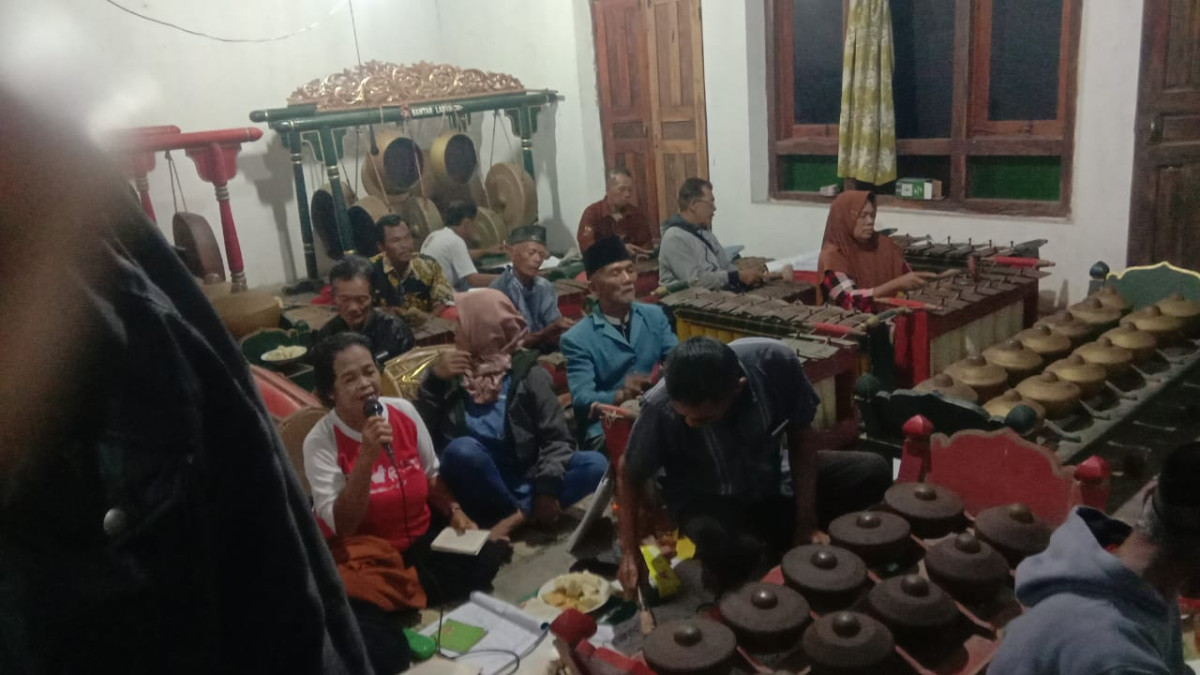 kegiatan karawitan padukuhan nawung