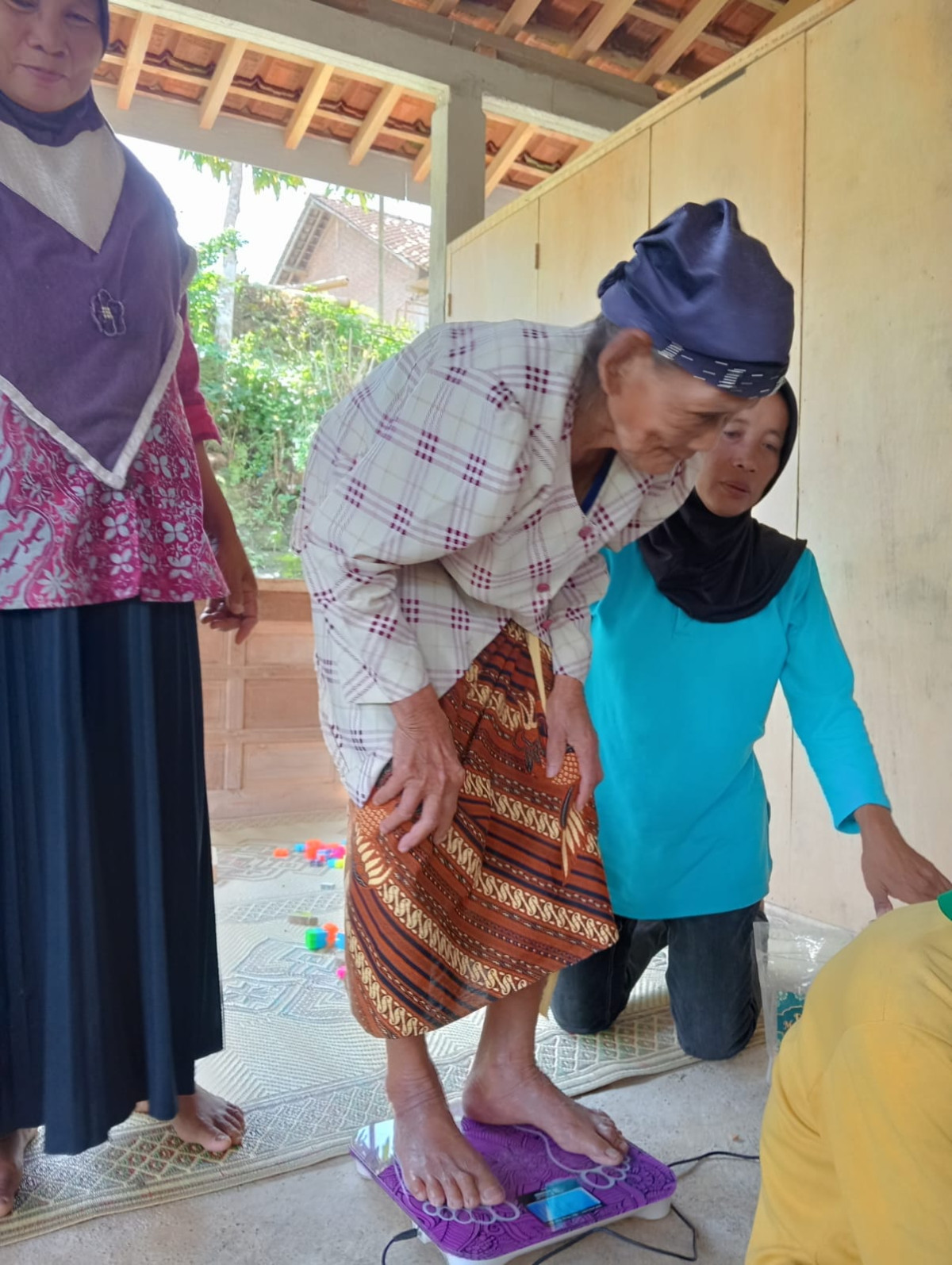 POSYANDU LANSIA ALPUKAT PARANGAN