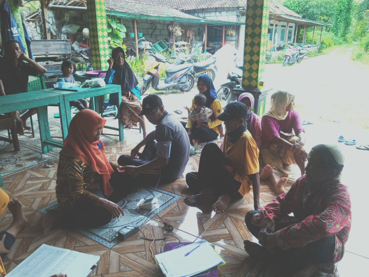 kegiatan posyandu lansia padukuhan nawung