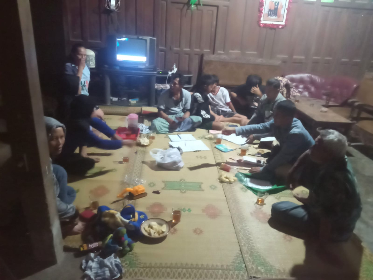 kegiatan arisan bapak padukuhan nawung