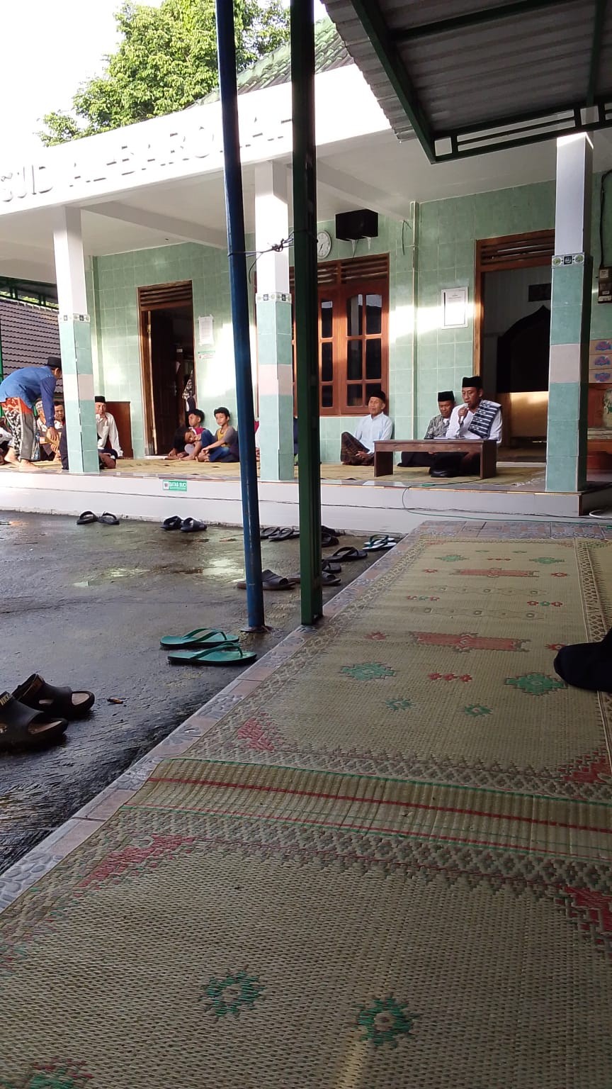 kegiatan pengajian ahad padukuhan nawung