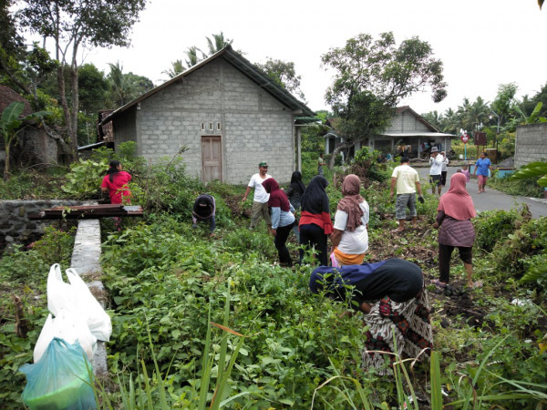 Kerja Bakti Persiapan Lahan Tanaman Obat Keluarga (TOGA) di RT 3 Rw 24 Dusun Sorasan