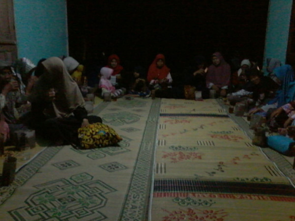 Yasinan Rutin Ibu PKK Dusun Sorasan Setiap Malam Jum'at