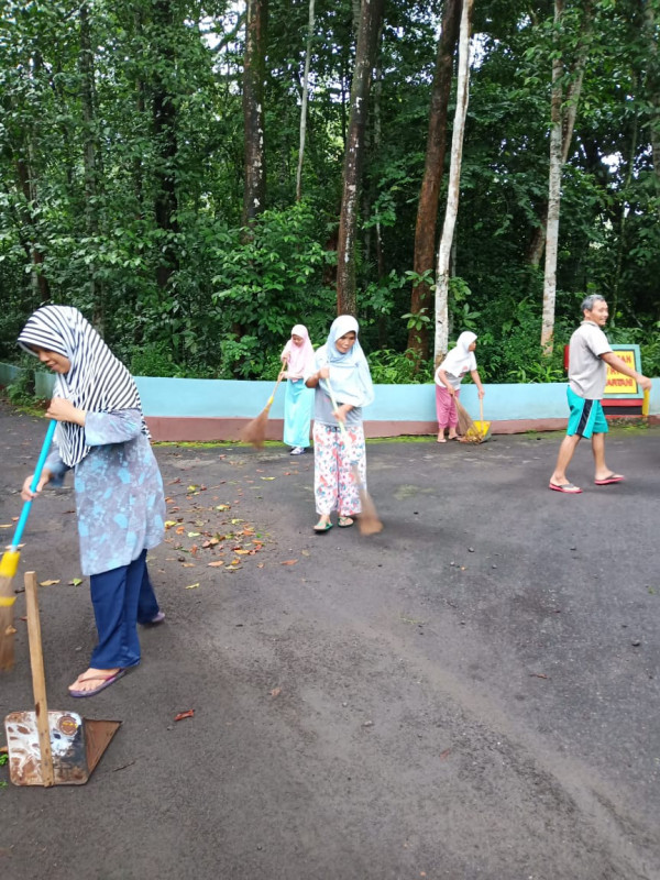 Gotong royong Jumat bersih