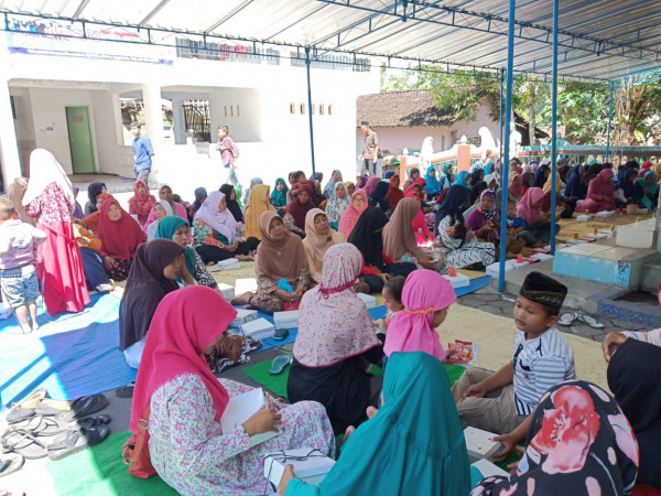 Tahlil Sadranan Jamaah Putri