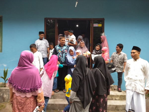 Kunjung Mengunjungi di hari Raya