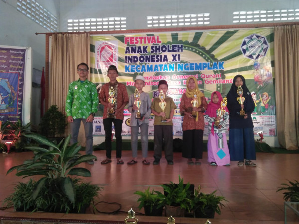 LOMBA ANAK SHOLEH
