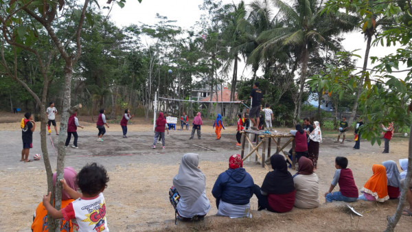 Lomba Volly Ibu2 antar RT