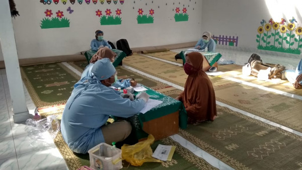 Pemeriksaan kesehatan oleh petugas dari Puskesmas Ngemplak 1