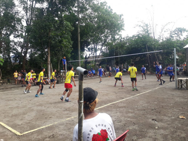 Kegiatan olahraga Volly  di dusun Krebet